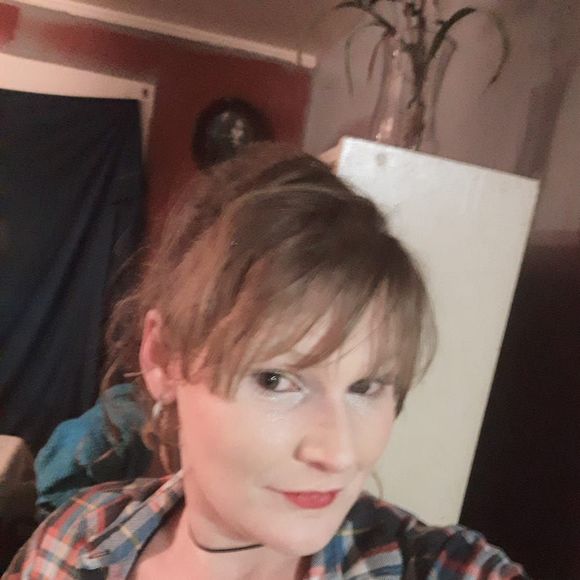 Meet your Posher, Makayla - Picture 1 of 1